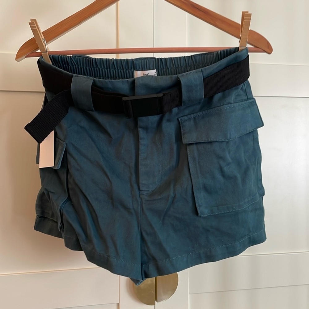 Aritzia TNA cargo 3 inch shorts with pockets teal